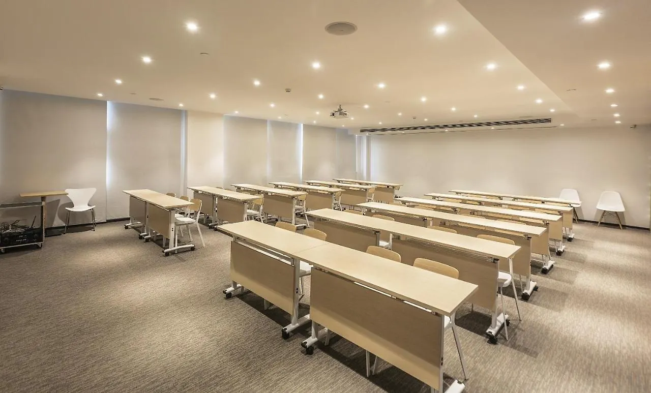 Ibis Zhengzhou Longhai Road 3*,