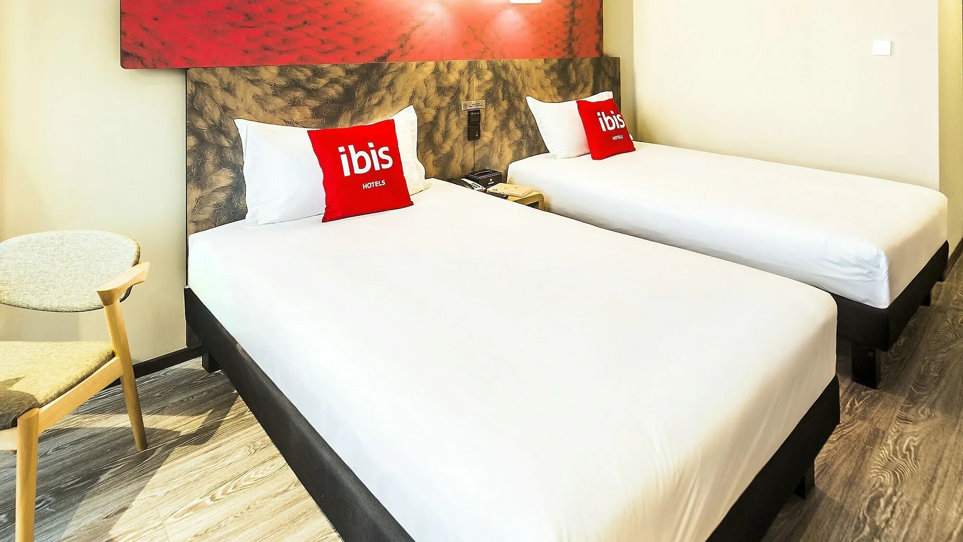 Ibis Zhengzhou Longhai Road 3*,  China